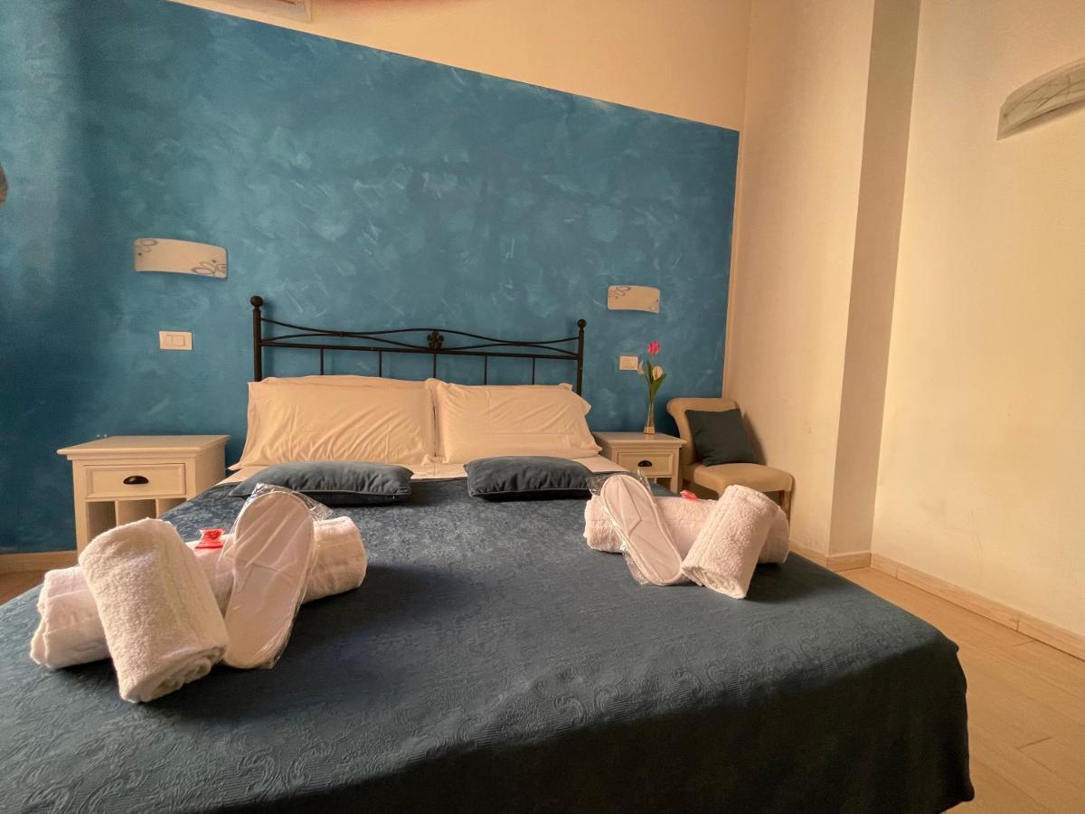 Ad Cavour Luxury Rooms - By Ad Roma ภายนอก รูปภาพ
