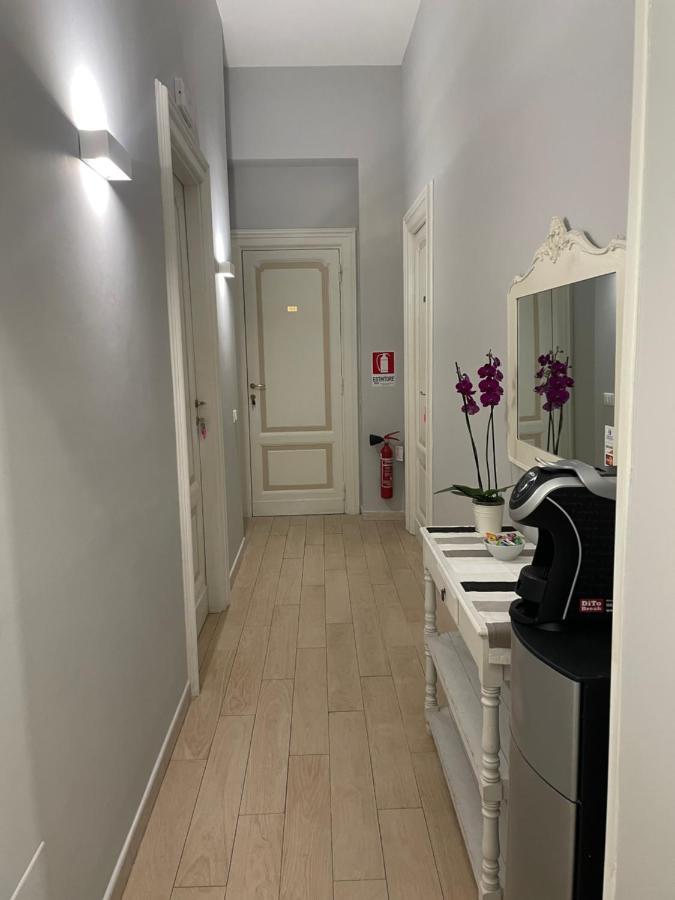 Ad Cavour Luxury Rooms - By Ad Roma ภายนอก รูปภาพ