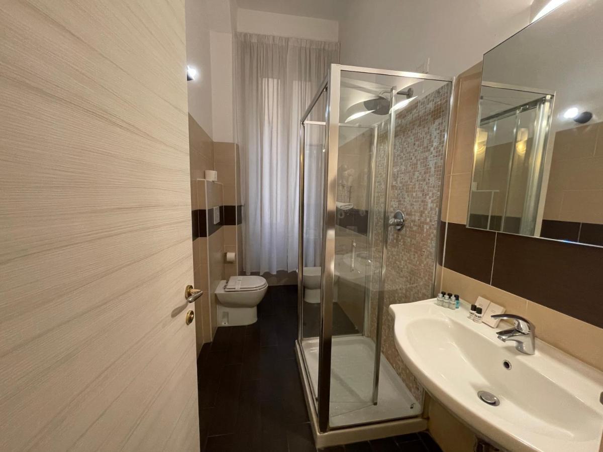 Ad Cavour Luxury Rooms - By Ad Roma ภายนอก รูปภาพ
