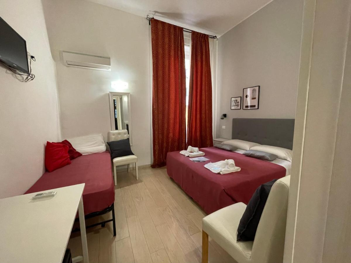Ad Cavour Luxury Rooms - By Ad Roma ภายนอก รูปภาพ