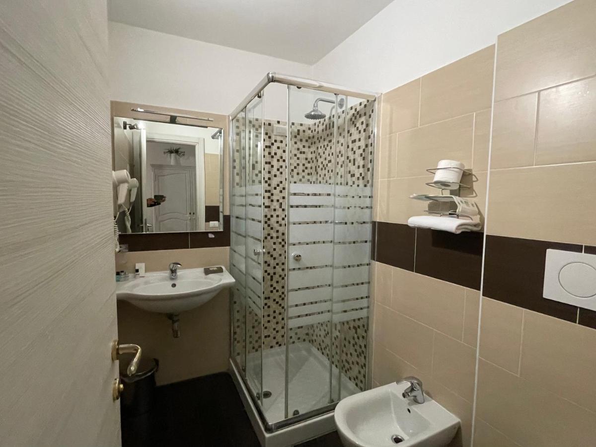 Ad Cavour Luxury Rooms - By Ad Roma ภายนอก รูปภาพ