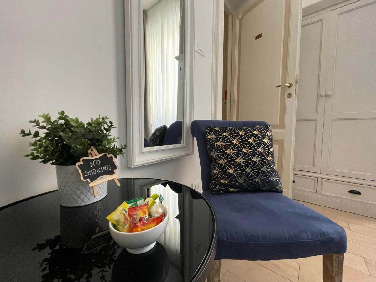 Ad Cavour Luxury Rooms - By Ad Roma ภายนอก รูปภาพ