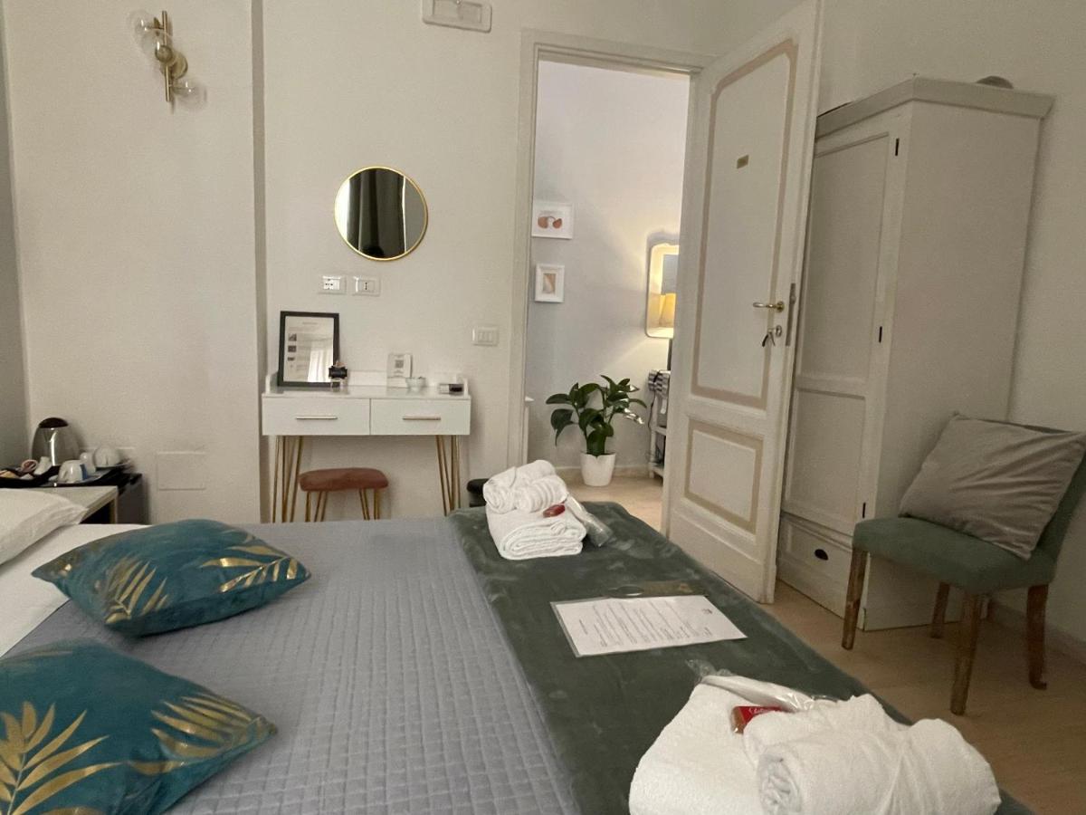 Ad Cavour Luxury Rooms - By Ad Roma ภายนอก รูปภาพ