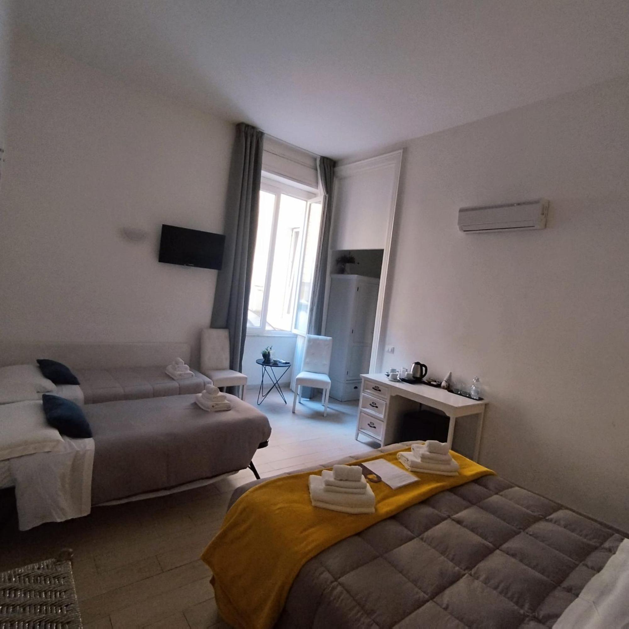 Ad Cavour Luxury Rooms - By Ad Roma ภายนอก รูปภาพ